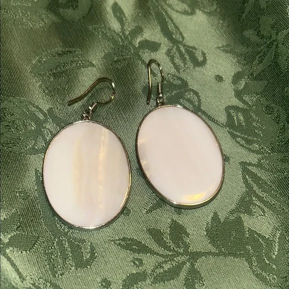 Elegant Oval mother of Pearl Abalone mosiac shell statement earrings - Picture 3 of 4